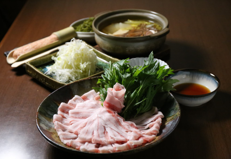2.鹿児島黒豚しゃぶしゃぶコース150ｇ(kurobutanoshabushabu／Kagoshima black pork shabu-shabu course 150g)