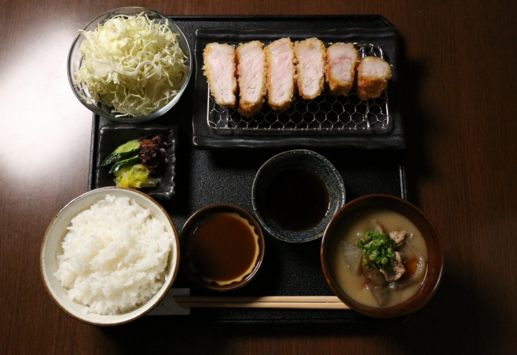 6. 鹿児島黒豚リブロースとんかつ定食 200ｇ(tonkatsu teishoku／Kagoshima Black Pork Rib Roast Tonkatsu Set Meal 200g)